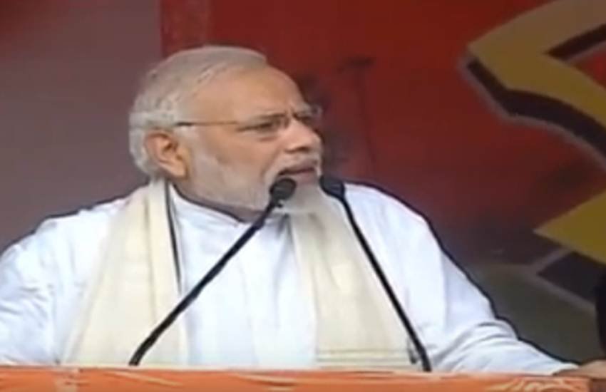 पश्चिम बंगाल के मिदनापुर में सभा को संबोधित करते प्रधानमंत्री नरेंद्र मोदी (Pic credit- Video grab
