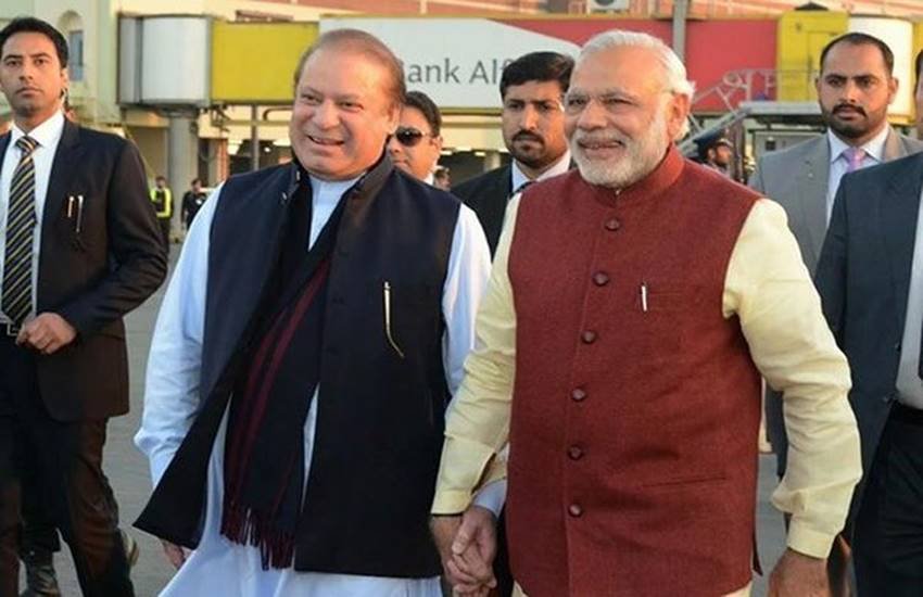 कांग्रेस के आधिकारिक हैंडल से ट्वीट की गई नवाज शरीफ और पीएम मोदी की तस्वीर। 