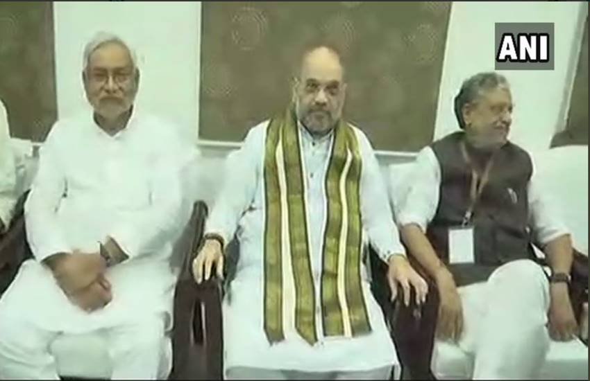 पटना में नाश्ते पर मिले अमित शाह और मुख्यमंत्री नीतीश कुमार