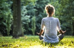 बरसात में आपको बीमारियों से बचाए रख सकता है ये ‘मानसून योगा’, ट्राइ किया क्या?