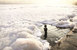 नदियों में बहती विष की धाराएं