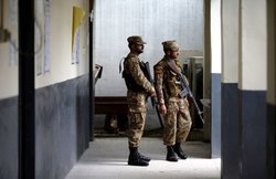 पाकिस्‍तान चुनाव में सैनिकों ने गिनवाए गए वोट, वीडियो सामने आने से हुई किरकिरी