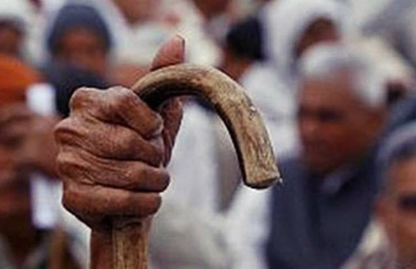 राजस्थान के बूंदी जिले के एक गांव में छह साल की मासूम बच्ची को अंधविश्वास के चलते जाति पंचों ने उसे समाज से बहिष्कृत करने का दंड देकर तमाम कानूनों की धज्जियां उड़ा दीं।