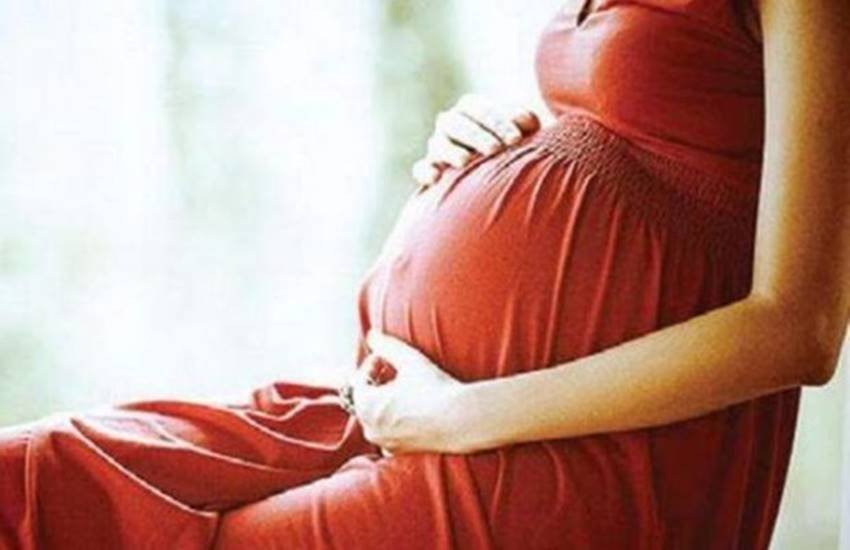 प्रेग्नेंसी के दौरान कम मसालेदार खाना खाएं।