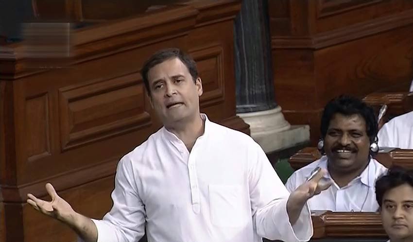इससे पहले कांग्रेस अध्यक्ष राहुल गांधी ने भाजपा नीत राजग सरकार पर चुनावी वादों को पूरा नहीं करने और राफेल लड़ाकू विमान सौदे में अनियमितता का आरोप लगाते हुए प्रधानमंत्री नरेंद्र मोदी सरकार पर निशाना साधा और कहा कि प्रधानमंत्री मोदी चौकीदार नहीं, बल्कि भागीदार हैं। केंद्र सरकार के खिलाफ अविश्वास प्रस्ताव पर चर्चा में हिस्सा लेते हुए राहुल गांधी ने आरोप लगाया कि राफेल विमान सौदे के विभिन्न आयामों को लेकर रक्षा मंत्री निर्मला सीतारमण ने देश से असत्य बोला। उन्होंने दावा किया मैं फ्रांस के राष्ट्रपति से स्वयं मिला था। उन्होंने मुझे बताया कि राफेल विमान सौदे को लेकर भारत और फ्रांस की सरकार के बीच गोपनीयता का कोई समझौता नहीं हुआ है।