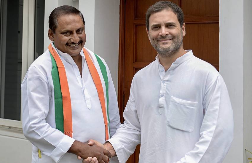 यूनाइडेट आंध्र प्रदेश के पूर्व सीएम एन किरण कुमार रेड्डी के साथ कांग्रेस अध्‍यक्ष राहुल गांधी। (Photo: PTI)