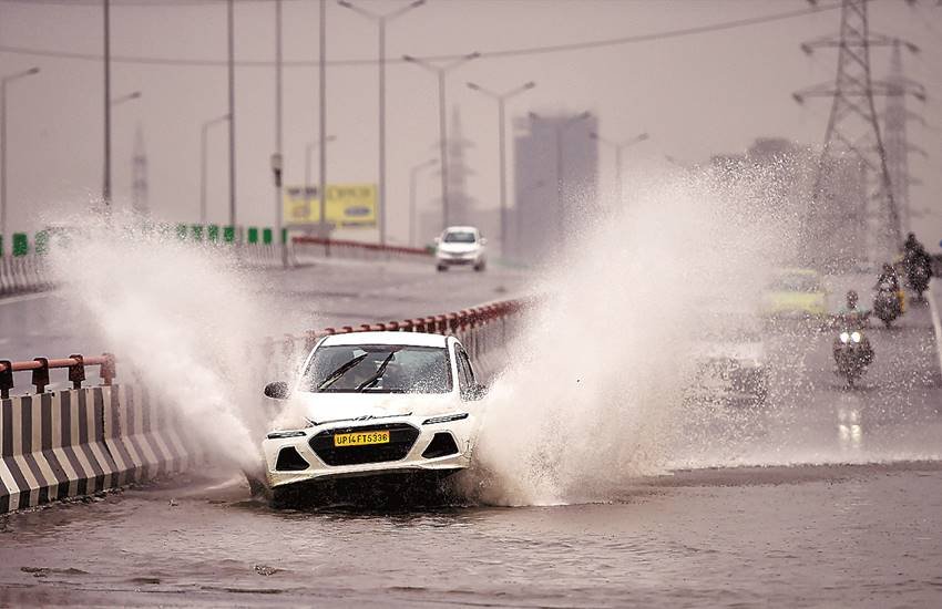 दिल्ली के लिए मानक माने जाने वाले सफदरजंग मौसम केंद्र पर 49.6 मिमी बारिश दर्ज की गई।