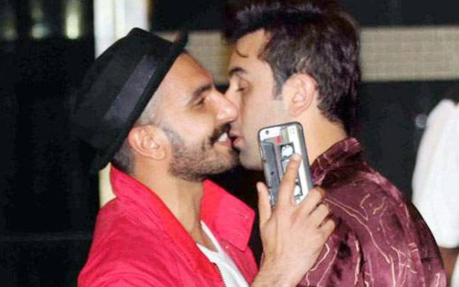 ranveer singh kiss to kapil dev, ranveer singh kiss to arjun kapoor, ranveer singh kiss to ranbir kapoor, ranveer singh kiss to kapil dev, ranveer singh kiss to sanjay leela bhanshali, ranveer singh kisses, ranveer singh birthday, international kissing day