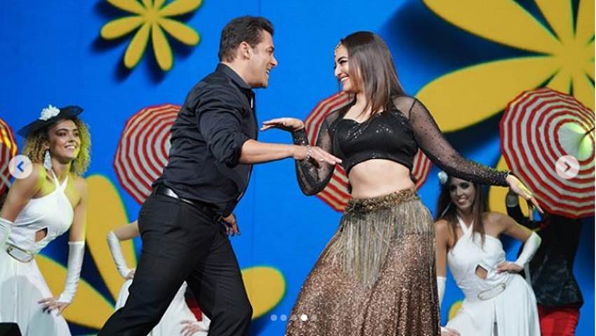 salman khan, sonakshi sinha, salman khan and sonakshi sinha, dance performance, dance performance photos, viral on social media, jansatta, entertainment news
