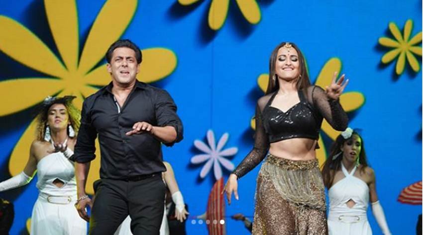 salman khan, sonakshi sinha, salman khan and sonakshi sinha, dance performance, dance performance photos, viral on social media, jansatta, entertainment news