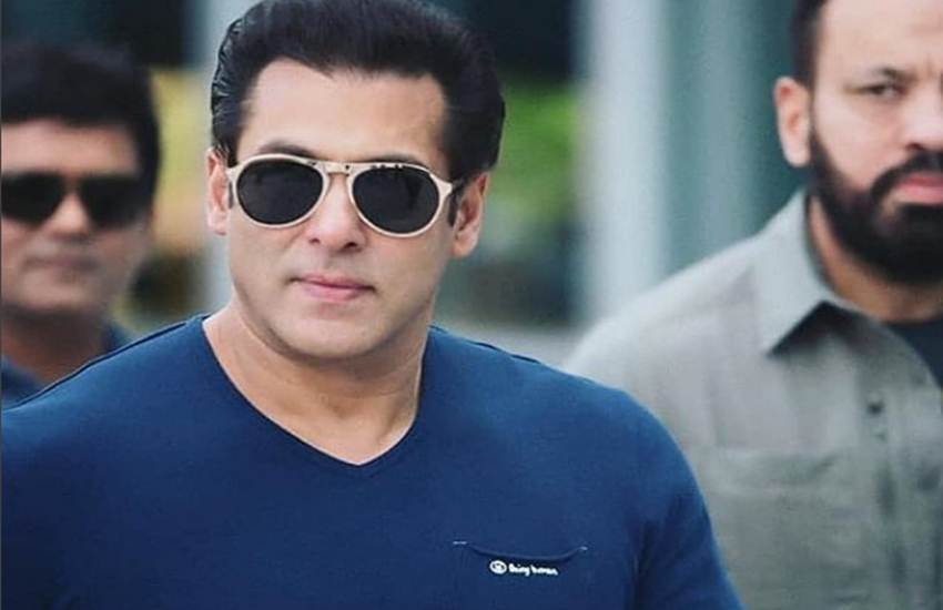 Salman Khan, salman khan visits mall,salman khan in Dubai, salman khan without being recognised, salman khan race 3, salman khan bharat, salman khan priyanka chopra