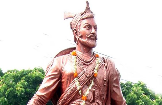 भड़का गुस्सा: किताब में बताया- वीर थे, लेकिन बुद्धिमान नहीं थे शिवाजी