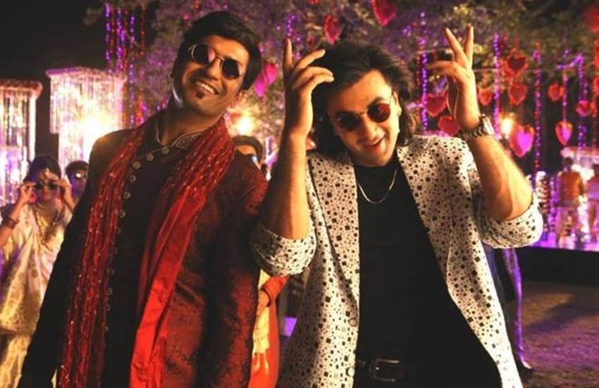 विकी इस समय सर्बिया में एक फिल्म की शूटिंग कर रहे हैं। 