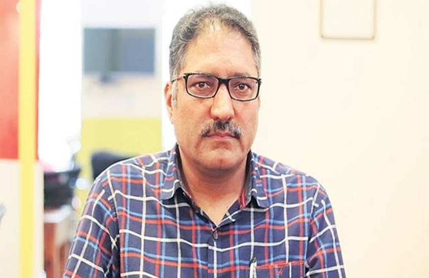 जम्मू-कश्मीर पुलिस अमेरिका को लिखा अनुरोध पत्र लिखकर सुजा बुखारी के सभी अकाउंट्स के डेटा सहेजे रखने के लिए कहा। 
