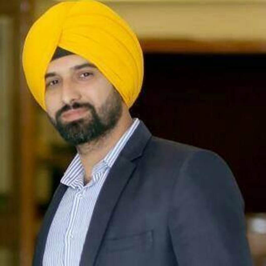 manmeet kaur anchor, harmeet kaut Reporter, pakistani sikh acnhor, pakistani sikh reporter, jansatta photos