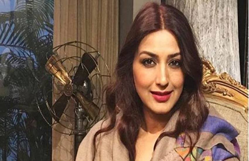 सोनाली ने हाल ही में सोशल मीडिया पर अपनी कैंसर की खबर को साझा किया था।