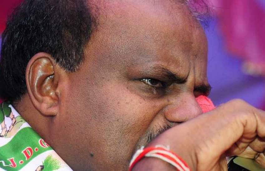 एक राज्य के एक नए मुख्यमंत्री जी कल तक गर्व से कहा करते थे कि वे ‘किंग-मेकर’ हैं, लेकिन जब उनको ‘किंग’ बना दिया गया तो रोने लगे।