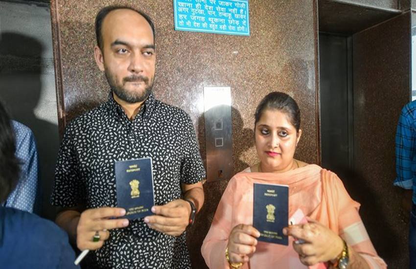 अंतरधार्मिक विवाह करने वाले तन्वी सेठ पासपोर्ट विवाद में विदेश मंत्रालय ने आज स्पष्ट किया कि दिसंबर 2017 में सरलीकृत किये गए नियमों के अनुरूप इन्हें पासपोर्ट जारी करने में सभी मौजूदा मानकों का पालन किया गया। 