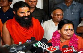 Uma bharti, baba ramdev, ganga, tussle between Uma bharti and baba ramdev, river ganga cleaning programme, Nitin gadkari, Hindi news, News in Hindi, Jansatta