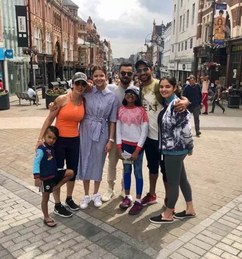 virat kohli, anushka sharma, anshuka virat, virat, anushka, virushka, virushka photos, virushka recent photos, virushka news, virat anushka photos, virat anushka selfie, entertainment news