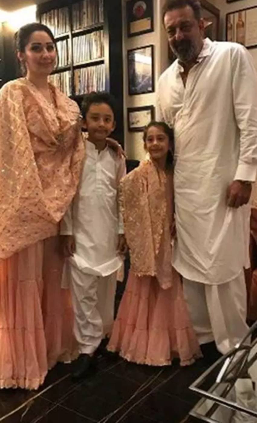 eid-2018, SANJAY DUTT with his family, sajay dutt wife maanyata dutt, sanjay dutt house inside pictures, pictures of eid from sanju house, entertainment news, bollywood news, television news, entertainment news, bollywood news, television news