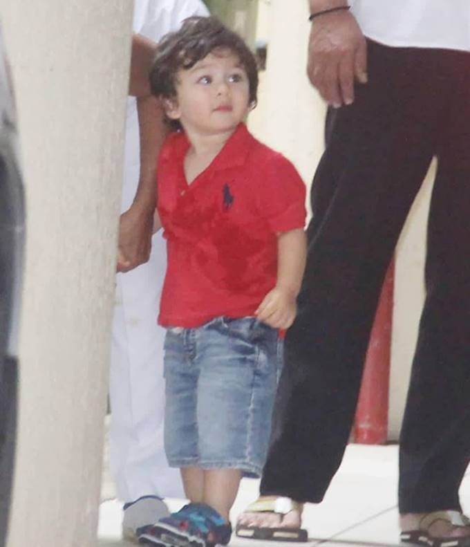 photos of taimur ali khan, taimur ali khan pictures, saif ali khan with son taimur, taimur flaged tricolour, taimur fun with joyfull smile, entertainment news, bollywood news, television news, entertainment news, bollywood news, television news, entertainment news, bollywood news, television news