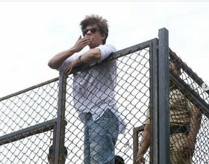 Shahrukh khan, shahrukh khan mannat, abram khan, shahrukh khan son abram, eid uladha, eid ul adha 2018, bakra eid, bakra eid mubarak, eid, eid 2018, eid mubarak, bakra eid wishes, bakra eid images, bakra eid quotes, bakra eid messages