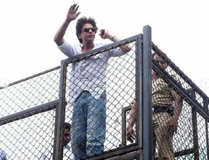 Shahrukh khan, shahrukh khan mannat, abram khan, shahrukh khan son abram, eid uladha, eid ul adha 2018, bakra eid, bakra eid mubarak, eid, eid 2018, eid mubarak, bakra eid wishes, bakra eid images, bakra eid quotes, bakra eid messages