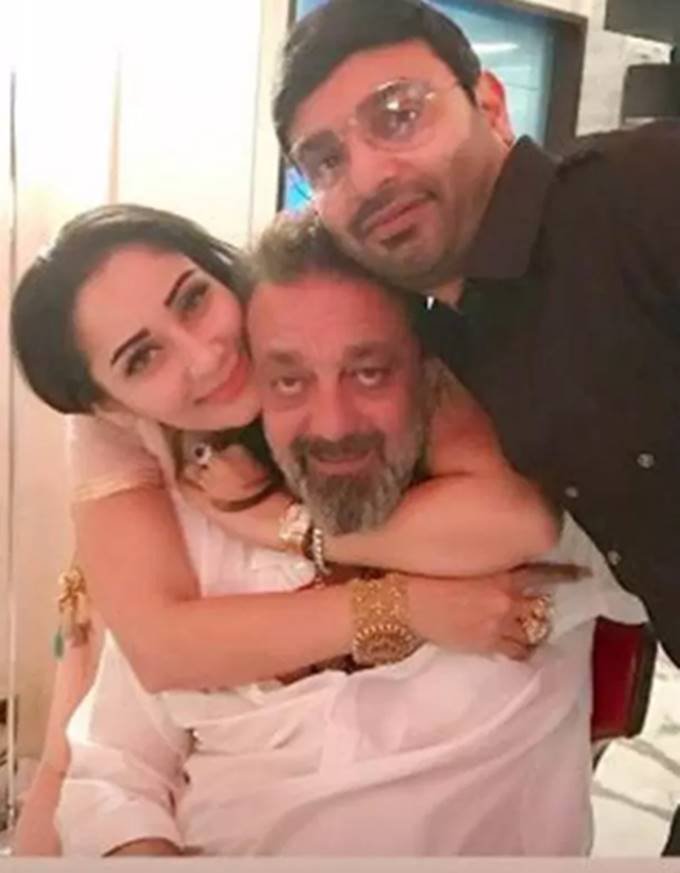 eid-2018, SANJAY DUTT with his family, sajay dutt wife maanyata dutt, sanjay dutt house inside pictures, pictures of eid from sanju house, entertainment news, bollywood news, television news, entertainment news, bollywood news, television news