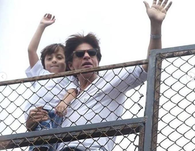 Shahrukh khan, shahrukh khan mannat, abram khan, shahrukh khan son abram, eid uladha, eid ul adha 2018, bakra eid, bakra eid mubarak, eid, eid 2018, eid mubarak, bakra eid wishes, bakra eid images, bakra eid quotes, bakra eid messages