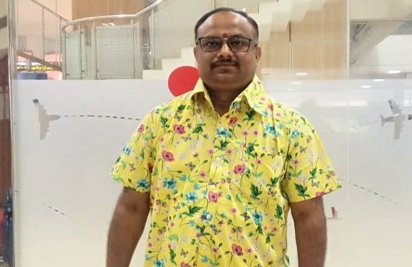 44 साल के अभिजीत शर्मा एक बिजनेसमैन हैं और असम पब्लिक वर्क्स (एपीडब्ल्यू) नामक एक गैर-सरकारी संगठन के अध्यक्ष हैं, जिन्होंने एनआरसी की लड़ाई सुप्रीम कोर्ट तक पहुंचाई और उसमें जीत हासिल की। (फोटो-facebook.com/aabhijeet.sharma.3)