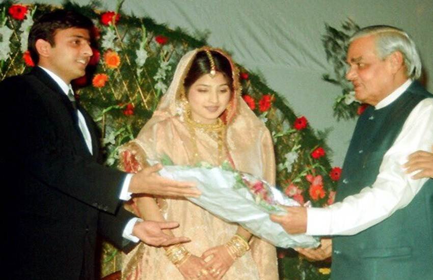 Atal Bihari Vajpayee: सपा नेता ने शुक्रवार को यह पुरानी तस्वीर ट्वीट की। 