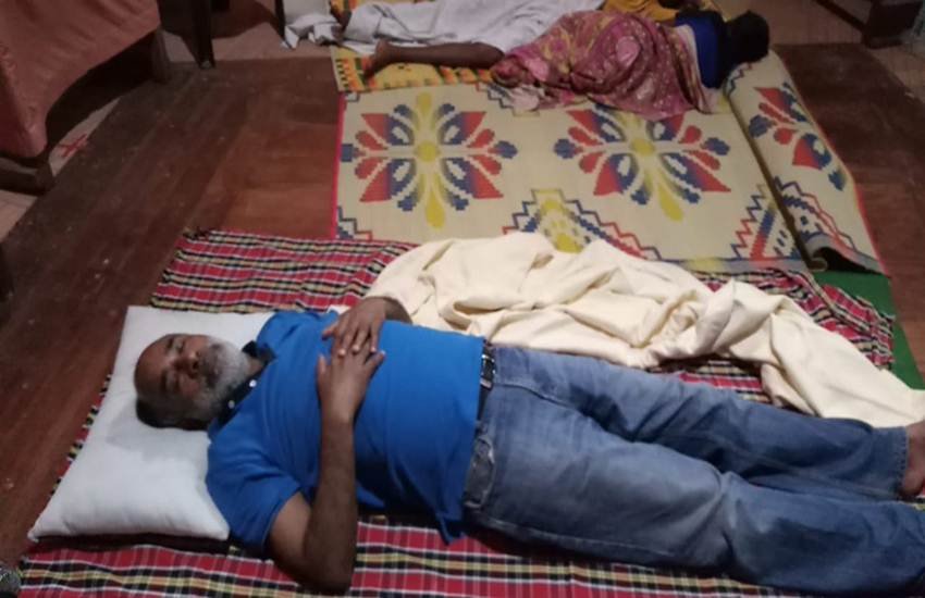 अपनी इसी फोटो के कारण ट्रोल हुए केंद्रीय मंत्री अल्फोंस कन्न्नथनम। फोटो- Twitter/@alphonstourism
