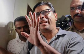 Bhima Koregaon Violence Case, Bhima Koregaon, Naxal Connection, Naxal, Supreme Court, Shock, Pune Police, Arrest, Sudha Bharadwaj, Gautam Navlakha, Arun Ferreira, Vernon Gonsalves, P Varavara Rao, Maharashtra Government, Devendra Fadanvis, CM, Maharashtra, Indian News, National News, Hindi News