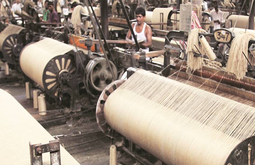 राज्य के उद्योग मंत्रालय का कहना है सरकार कपड़ा उद्योग को खोया हुआ गौरव पुन: दिलाना चाहती है। 