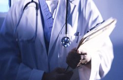 ब्रेन ट्यूमर की वजह से इस पादरी के शरीर से निकल रहा दूध!