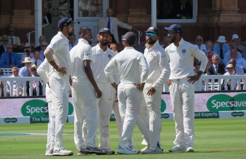 इंग्लैंड ने लॉर्ड्स मैदान पर खेले जा रहे दूसरे टेस्ट मैच के तीसरे दिन शनिवार का खेल खत्म होने तक अपनी पहली पारी में छह विकेट खोकर 357 रन बना भारत पर 250 रनों की बढ़त ले ली।