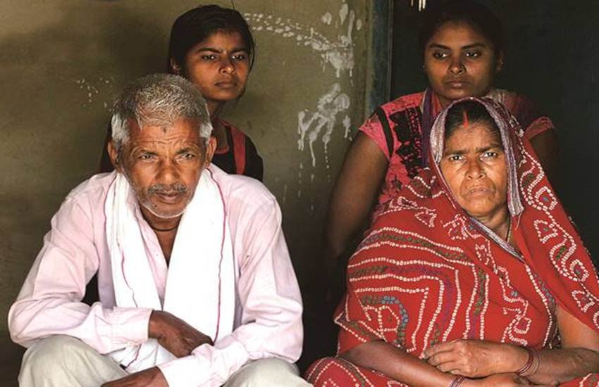 जय हिंद यादव के परिजन, जो आजमगढ़ में हुए एनकाउंटर में मारा गया था। (एक्सप्रेस फोटो)