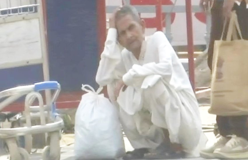 पाकिस्तान की जेल में 36 साल रहकर भारत वापस आए गजानंद शर्मा (फोटो सोर्स- एएनआई ट्विटर)