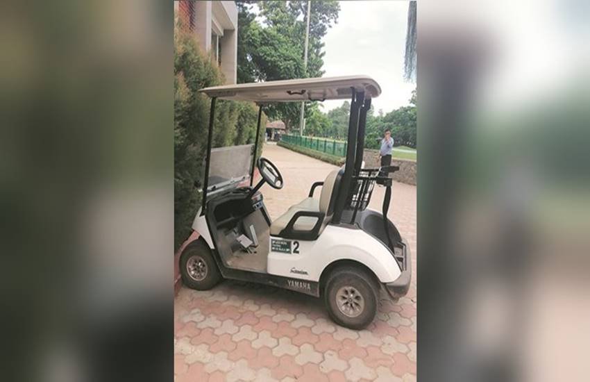 कांग्रेस सांसद गुरजीत सिंह औजला द्वारा चंडीगढ़ में एक गोल्फ क्लब के लिए अपने सांसद निधि से 20 लाख रुपये दिये जाने की विपक्ष ने कड़ी निंदा की और उन पर धन के दुरुपयोग का आरोप लगाया।