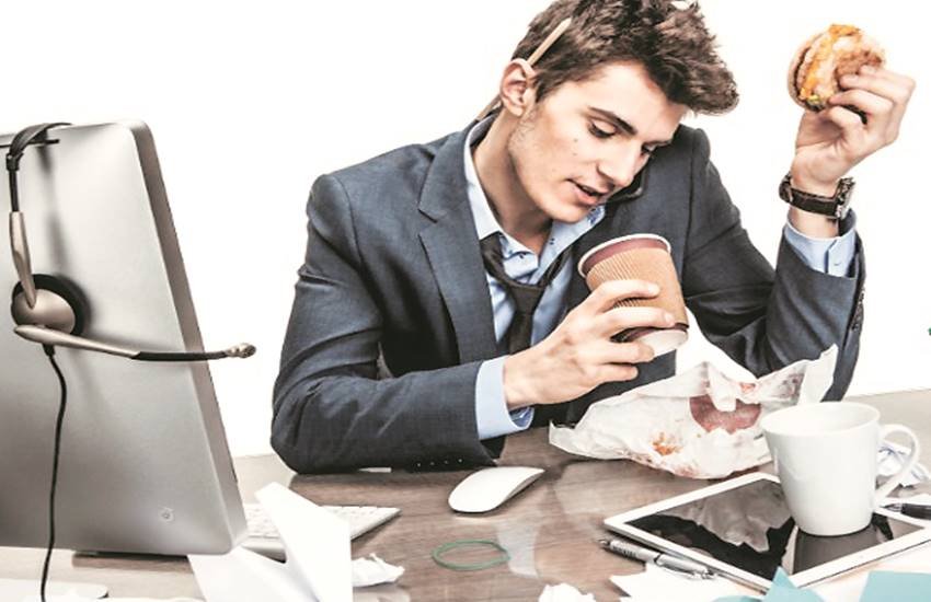 हम अपनी ऐसी कुछ आदतों को छोड़ दें या ऐसे काम न करें तो इसका परिणाम स्वत: ही हमारे काम की उत्पादकता पर नजर आएगा। हम अपनी ऐसी कुछ आदतों को छोड़ दें या ऐसे काम न करें तो इसका परिणाम स्वत: ही हमारे काम की उत्पादकता पर नजर आएगा।