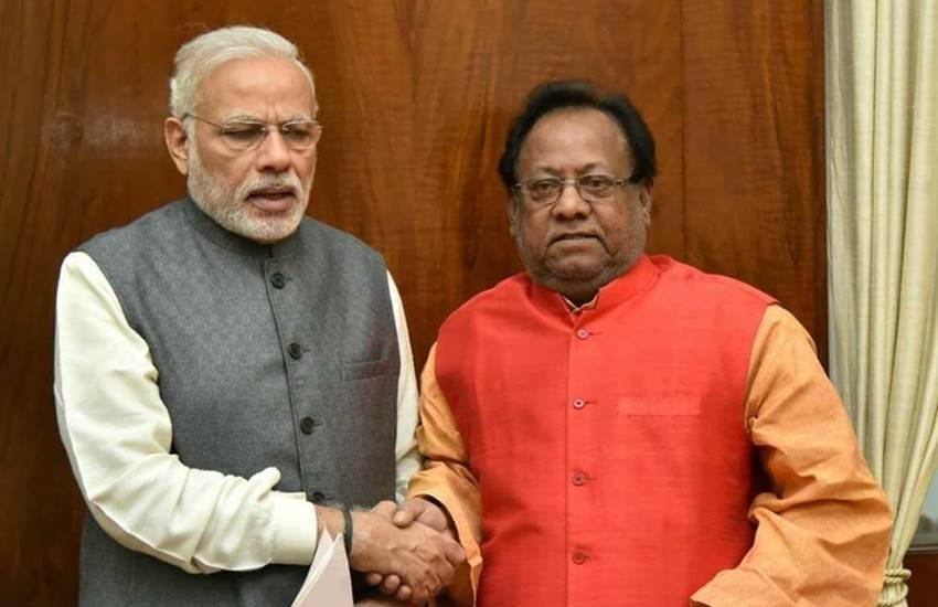 पीएम मोदी के साथ संसद में पुरुष आयोग की मांग उठाने वाले सांसद हरिनारायण राजभर। फोटो- फेसबुक/Harinarayan Rajbhar