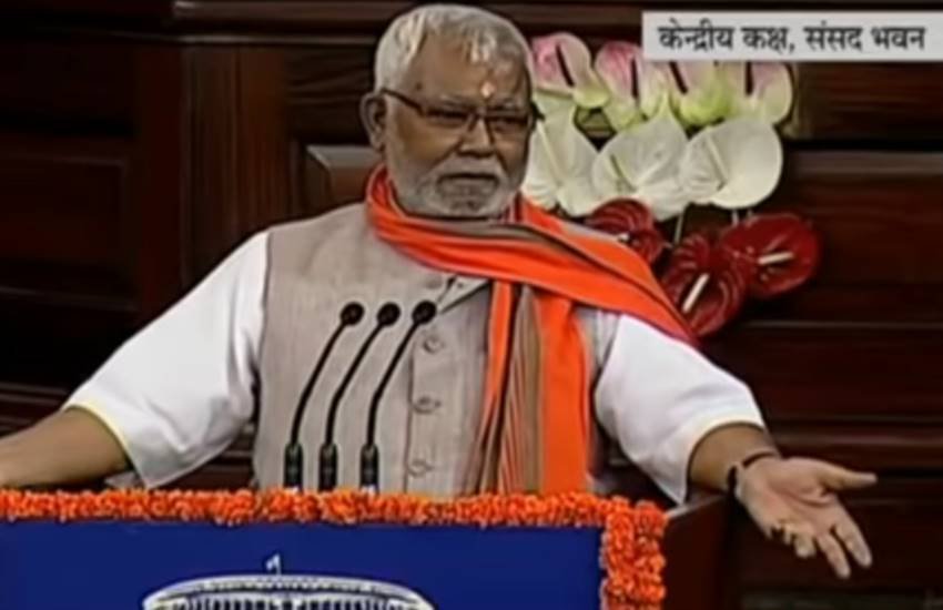 संसद के सेंट्रल हॉल मं भाषण देते हुए बीजेपी सांसद हुकुमदेव नारायण। (फोटोः यूट्यूब स्क्रीनग्रैब)