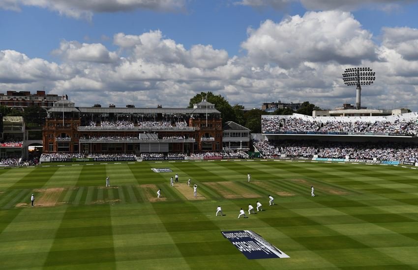 कवर्स से ढका लॉर्ड्स मैदान। (Photo Courtesy: ICC)