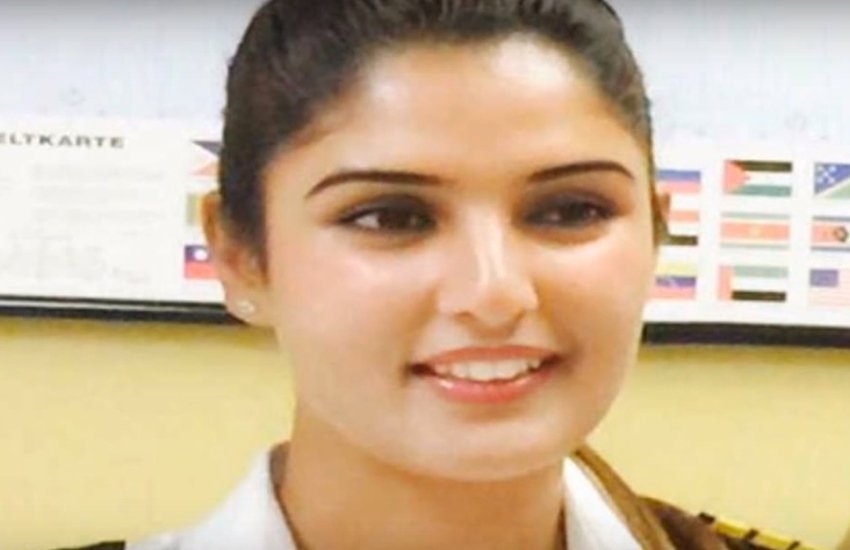 कश्मीर की पहली कमर्शियल पायलट बनीं इराम हबीब (फोटो सोर्स- वीडियो स्क्रीनशॉट)