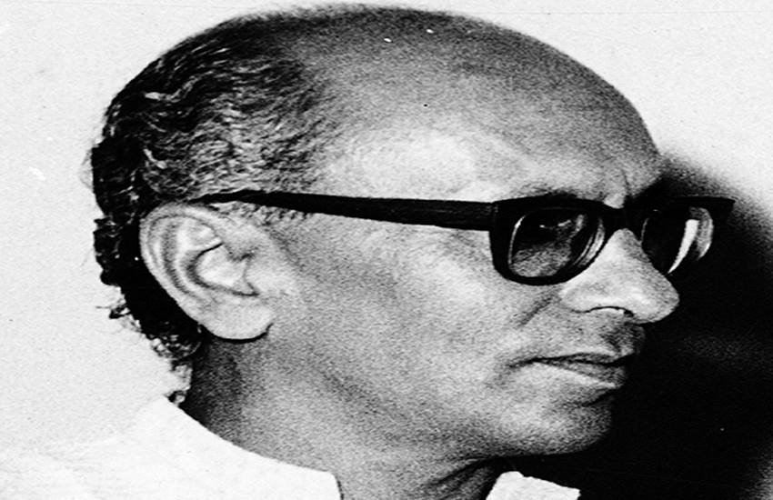 गीतकार जयदेव 50 के दशक में मशहूर संगीतकार सचिन देव बर्मन (एसडी बर्मन) के सहायक बने, जो देव आनंद के पसंदीदा संगीतकार थे। गीतकार जयदेव 50 के दशक में मशहूर संगीतकार सचिन देव बर्मन (एसडी बर्मन) के सहायक बने, जो देव आनंद के पसंदीदा संगीतकार थे।