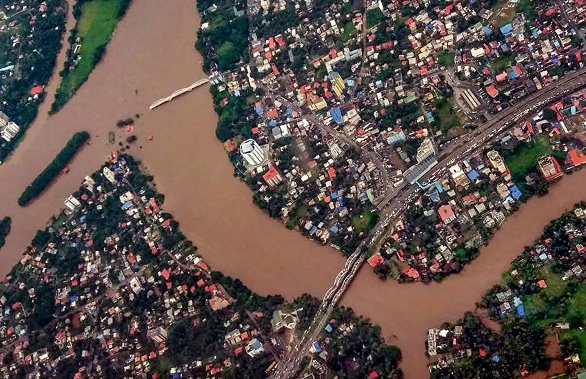 Kerala Floods : केरल के एक बाढ़ग्रस्‍त इलाके ही हवाई तस्‍वीर। (Photo : PTI)