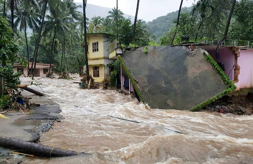 Idukki Dam Water Level: केरल में भारी बारिश से कई जिले जलमग्‍न हो गए हैं। (Photo : PTI)