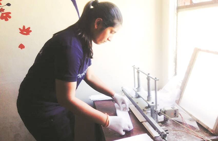 सबसे निचले पायदान की अंतिम लड़की तक उपलब्ध हो सैनिटरी नैपकिन सबसे निचले पायदान की अंतिम लड़की तक उपलब्ध हो सैनिटरी नैपकिन