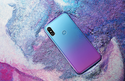लुक में लाख रुपये वाले iPhone की तरह है मोटोरोला का यह स्मार्टफोन, कीमत 21,500 रुपये, जानिए फीचर्स